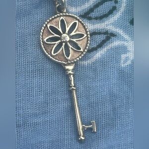 Tiffany & Co. Key necklace daisy